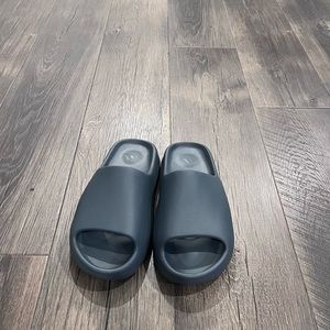 Yeezy Slides Brand New in Box in Slate Marine; Size 10 (mens)